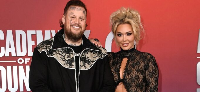 Bunnie Xo Bunnie Xo 在承認 Jelly Roll 的婚外情后打破沉默震驚了粉絲| mtgamer.com