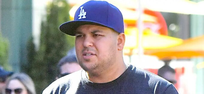 羅伯·卡戴珊 (Ro 羅伯·卡戴珊 (Rob Kardashian) 在經歷多年的個人奮鬥後重返家庭電視節目後,處於一個“更好的地方”| mtgamer.com