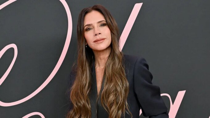 維多利亞·貝克漢姆 維多利亞·貝克漢姆 (Victoria Beckham) 的時尚品牌在重大扭虧為盈之前負債數千萬美元| mtgamer.com