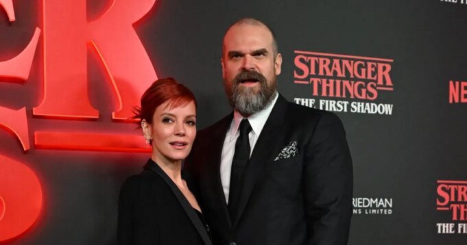 莉莉·艾倫 (Lil 莉莉·艾倫 (Lily Allen) 和大衛·哈伯 (David Harbour) 出售《重磅炸彈》專輯後的紐約之家| mtgamer.com
