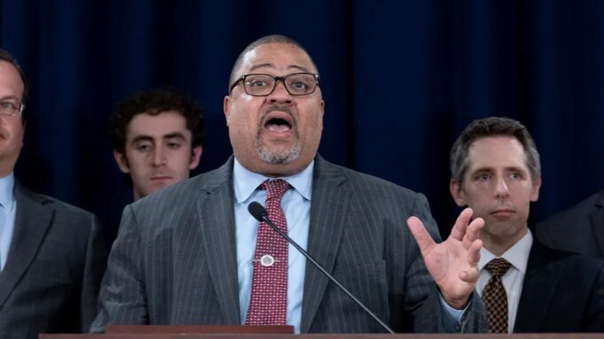 阿爾文·布拉格 (Alvin Bragg) 在地方檢察官連任競選期間避免提及特朗普的標誌性案例| mtgamer.com