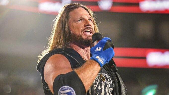 AJ·斯泰爾斯在 W This was painful to watch (image via WWE)