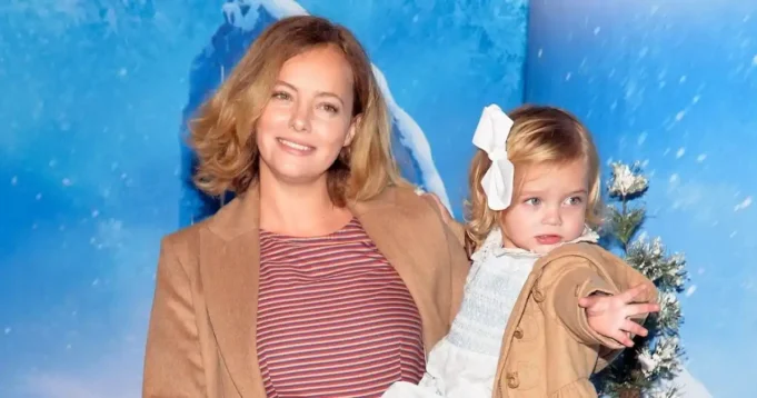 Bijou Phillips 與女兒 Fianna Francis 多年來的罕見照片| mtgamer.com