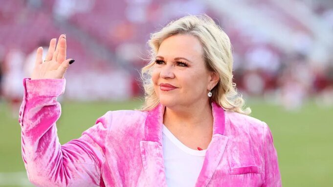 ESPN 明星霍莉· ESPN 明星霍莉·羅 (Holly Rowe) 透露了她為何拋棄健美運動員“性感男友”| mtgamer.com