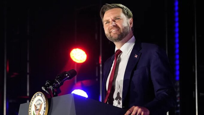 J.D. 萬斯在 TPUSA 向查理·柯克致敬期間揭示了為什麼基督教價值觀是美國未來的關鍵| mtgamer.com