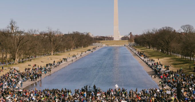 《紐約時報》如何報導從抗議到競選活動的人群問題| mtgamer.com