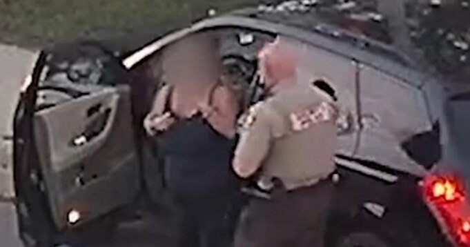 一名女警察救了一名開 一名女警察救了一名開車時窒息的女子| mtgamer.com