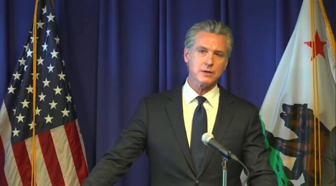 加文·紐瑟姆引用聖經 加文·紐瑟姆引用聖經試圖因政府關門羞辱共和黨人 - 批評者稱其虛偽| mtgamer.com