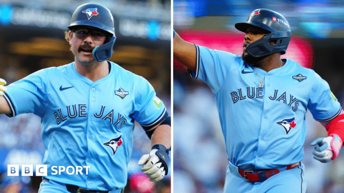 多倫多隊距世界大賽冠 Toronto Blue Jays batters Davis Schneider and Vladimir Guerrero Jr celebrate hitting their first-inning home runs