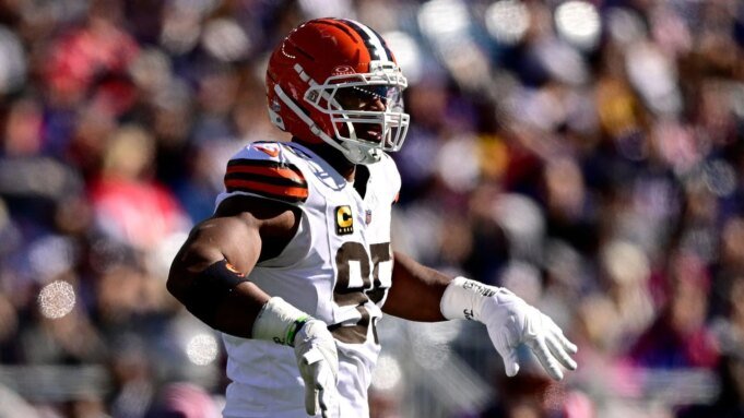 布朗隊的下注手邁爾斯 布朗隊的下注手邁爾斯·加勒特 (Myles Garrett) 超過了 NFL 傳奇人物雷吉·懷特 (Reggie White),成為 30 歲以下擒殺次數最多的球員。| mtgamer.com