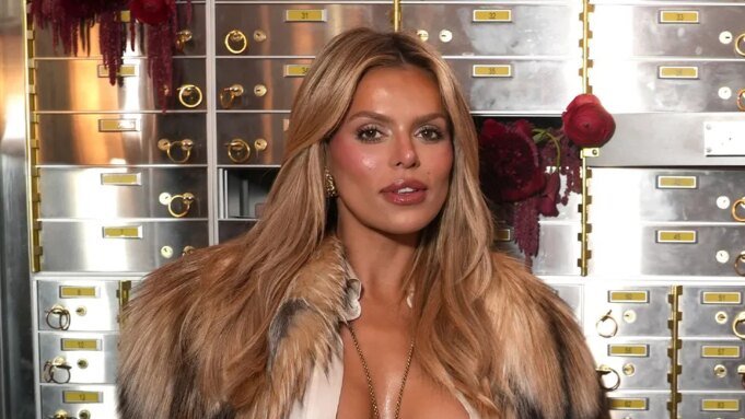 布魯克斯納德在好萊塢享受他的“單身時代”時不戴胸罩| mtgamer.com