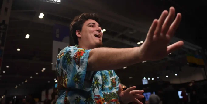 帕爾默·拉基 (Pa 帕爾默·拉基 (Palmer Luckey) 表示,他告訴安杜里爾 (Anduril) 的投資者,如果他抽出時間參加“倖存者”節目,他們就不會抱怨| mtgamer.com