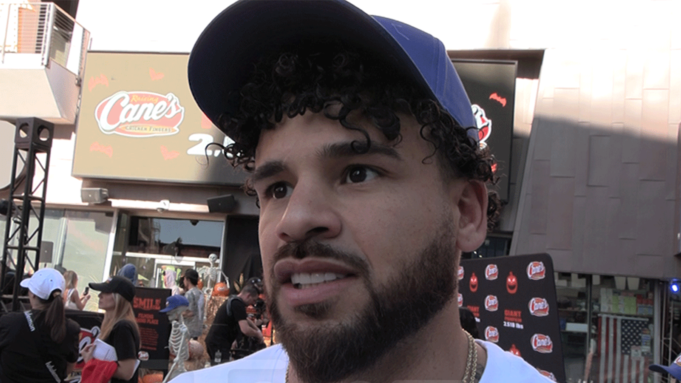 明星科里·沃頓談論小 明星科里·沃頓談論小女孩成功的心臟手術| mtgamer.com