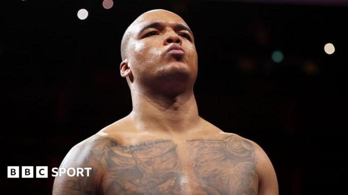 沃德利獲勝後重量級的 Fabio Wardley stares down Joseph Parker before their heavyweight bout