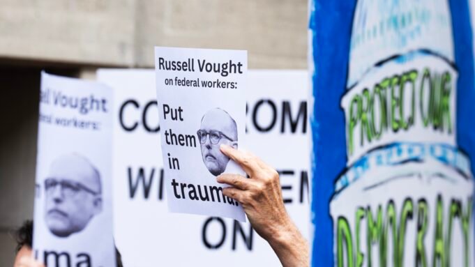 法官無限期暫停裁員 MPR News