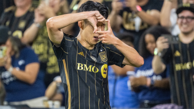 洛杉磯足球俱樂部擁抱 洛杉磯足球俱樂部擁抱社區,韓國洛杉磯球迷愛上韓國兒子興民| mtgamer.com