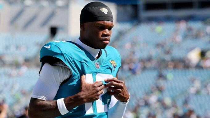 特拉維斯·亨特受傷：美洲虎新秀在訓練中膝蓋受傷，將缺席至少四場比賽| mtgamer.com