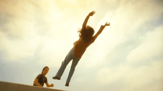 由 90 年代最性感明星主演的標誌性喜劇現已在 Netflix 上播出| mtgamer.com