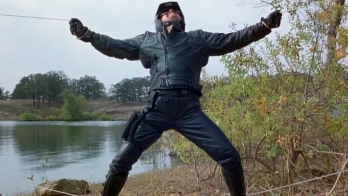 瘋狂 80 年代的科 瘋狂 80 年代的科幻動作片是《終結者》和《機械戰警》的骯髒混合體| mtgamer.com