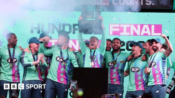 Oval Invincibles men players lift The Hundred trophy at the end of the 2025 season