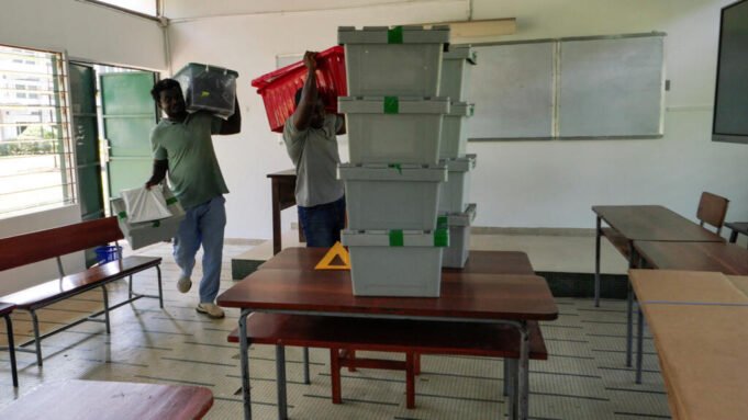 科特迪瓦在總統選舉前 科特迪瓦在總統選舉前進行投票| mtgamer.com