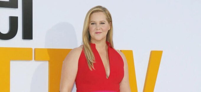 艾米·舒默 (Amy 艾米·舒默 (Amy Schumer) 在“無濾鏡”自拍照中炫耀腹肌,而蒙賈羅 (Mounjaro) 的減肥效果卻令人瞠目結舌| mtgamer.com