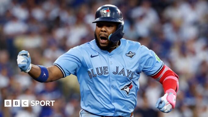 藍鳥隊擊敗大谷隊並列 Toronto Blue Jays first baseman Vladimir Guerrero Jr celebrates after hitting his home run in the third inning