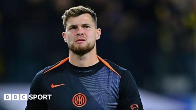 Josep Martinez during his warm-up for Inter Milan