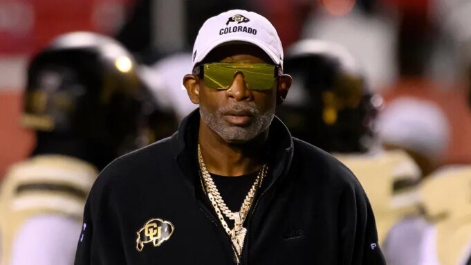 迪昂·桑德斯將大學橄 迪昂·桑德斯將大學橄欖球隊的裁員浪潮與“郵購新娘”和巴西提臀手術進行比較| mtgamer.com