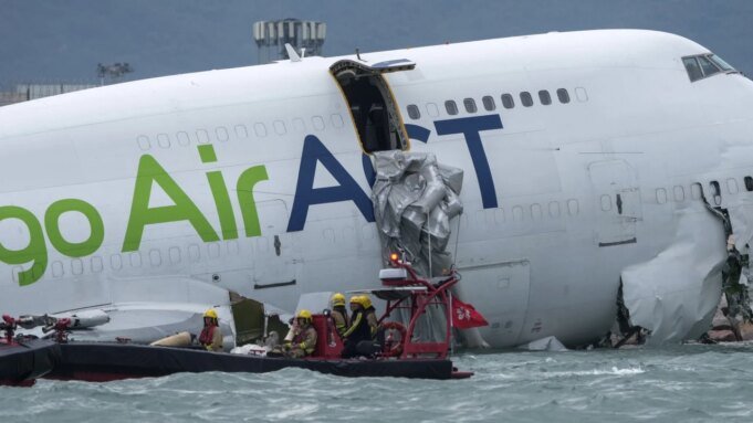 飛機在“合適”的天氣下衝出跑道造成兩人死亡，香港對此展開調查| mtgamer.com