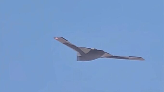 首次發現一架新型中國 首次發現一架新型中國無人機正在飛行。這是新一代轟炸機嗎?| mtgamer.com
