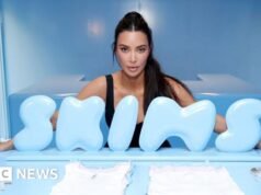 金·卡戴珊 (Kim Kardashian) 旗下塑身衣品牌 Skims 估值達 50 億美元
| mtgamer.com 金·卡戴珊 (Kim Kardashian) 旗下塑身衣品牌 Skims 估值達 50 億美元
| mtgamer.com