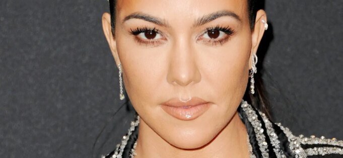 考特尼·卡戴珊 (Kourtney Kardashian) 捲入與中國電子煙巨頭的超現實商標攤牌
| mtgamer.com