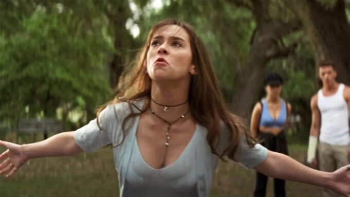 90 年代最炙手可熱的明星聯手打造了一部性感驚悚片，現已在 Netflix 上播出| mtgamer.com