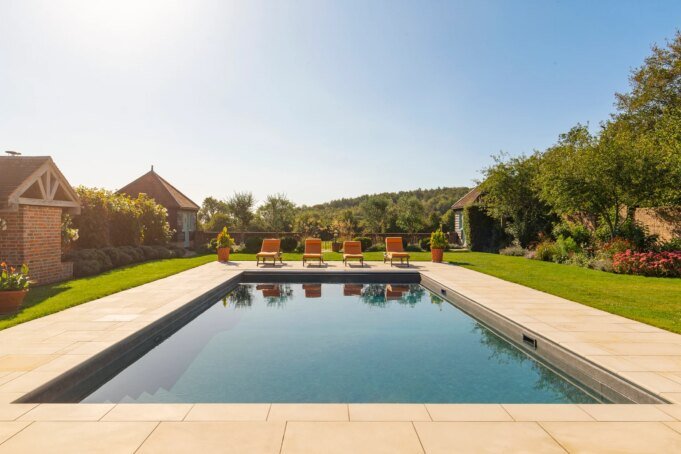 Pool Corpo Pool Corporation:隱藏在近期停滯背後的長期買入
| mtgamer.com