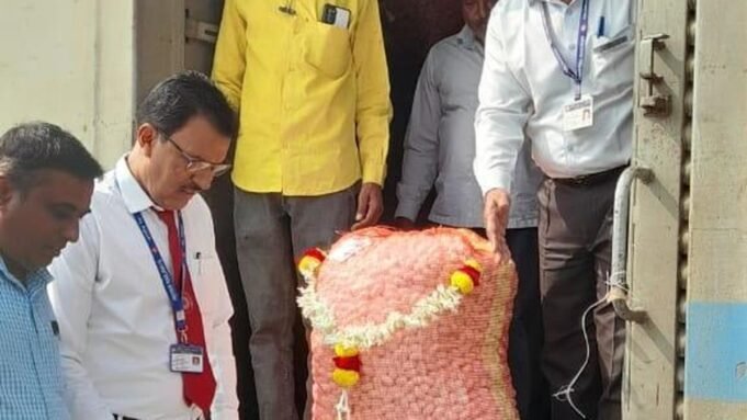 中央鐵路推出直達拉馬納加拉的蠶繭運輸服務
| mtgamer.com