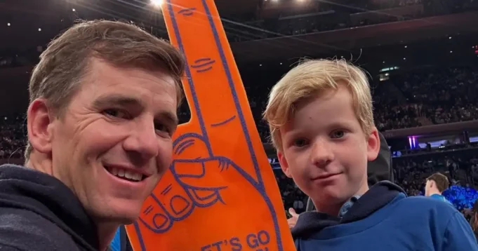 伊萊·曼寧的兒子成為 伊萊·曼寧的兒子成為萬聖節“最喜歡的”四分衛,而不是他的父親| mtgamer.com