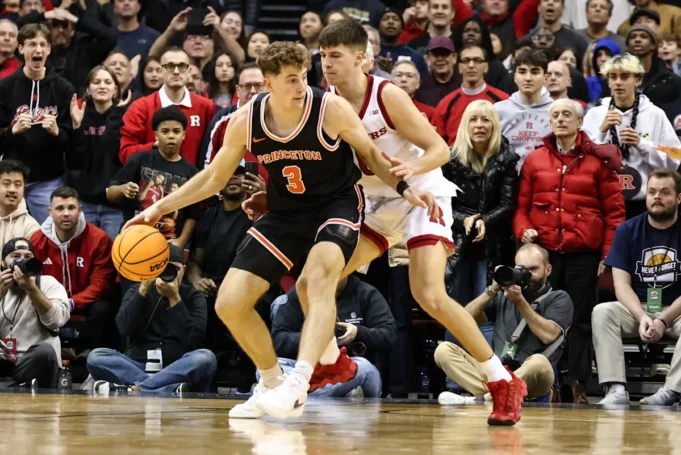 前常春藤聯盟年度最佳球員訪問岡薩加
| mtgamer.com