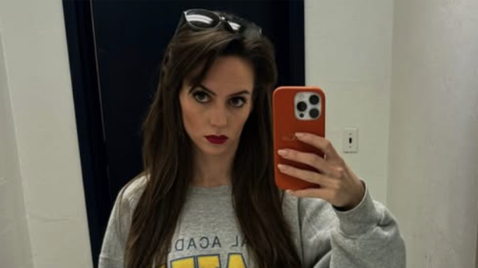 喬丹·哈德森在社交媒體帖子中取笑她的“服裝”| mtgamer.com