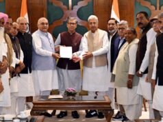 國會領導人會見哈里亞納邦州長,討論農作物受損和需求調查
| mtgamer.com 國會領導人會見哈里亞納邦州長,討論農作物受損和需求調查
| mtgamer.com