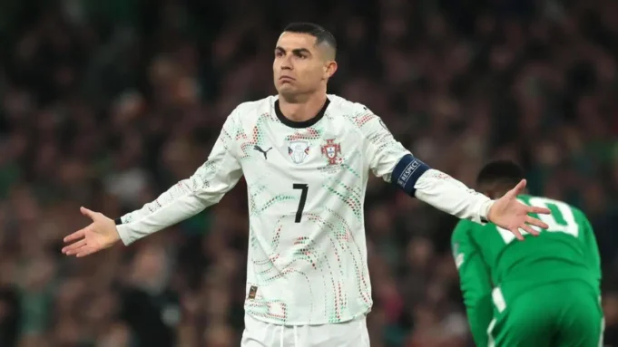 在羅納爾多被紅牌罰下後，羅伯托·馬丁內斯挺身而出！
| mtgamer.com