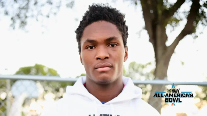 外接手尼古拉斯·倫尼爾 (Nicholas Lenear) 榮獲 2026 年海軍全美最佳陣容
| mtgamer.com