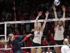 威斯康星州排球隊戰勝密歇根州立大學的比賽中,米米·科爾耶 (Mimi Colyer) 完成 21 次擊殺
| mtgamer.com 威斯康星州排球隊戰勝密歇根州立大學的比賽中,米米·科爾耶 (Mimi Colyer) 完成 21 次擊殺
| mtgamer.com