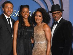 安吉拉·貝塞特 (Angela Bassett) 的女兒布朗溫 (Bronwyn) 在 Le Bal des Debutantes 首次亮相
| mtgamer.com 安吉拉·貝塞特 (Angela Bassett) 的女兒布朗溫 (Bronwyn) 在 Le Bal des Debutantes 首次亮相
| mtgamer.com