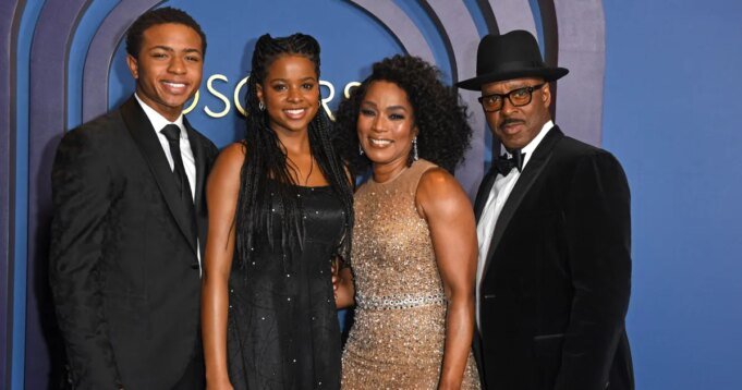 安吉拉·貝塞特 (Angela Bassett) 的女兒布朗溫 (Bronwyn) 在 Le Bal des Debutantes 首次亮相
| mtgamer.com