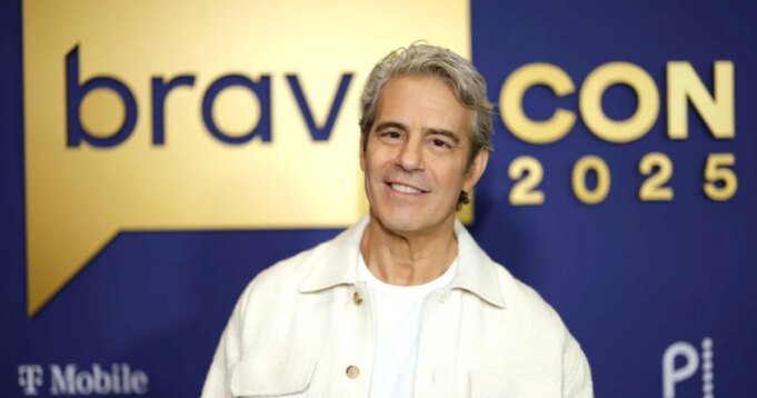 安迪·科恩 (And 安迪·科恩 (Andy Cohen) 在 BravoCon 上回應“RHONY”混合賽季謠言
| mtgamer.com