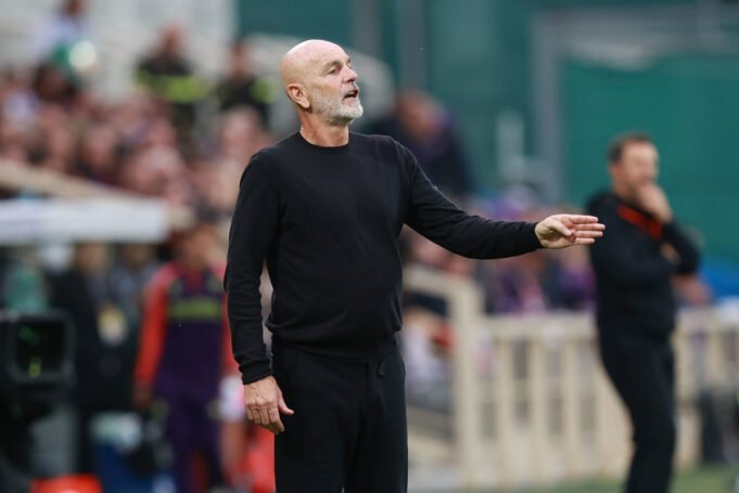 FLORENCE, ITALY - NOVEMBER 2: Head coach Stefano Pioli manager of ACF Fiorentina gestures during the Serie A match between ACF Fiorentina and US Lecce at Artemio Franchi on November 2, 2025 in Florence, Italy. (Photo by Gabriele Maltinti/Getty Images)