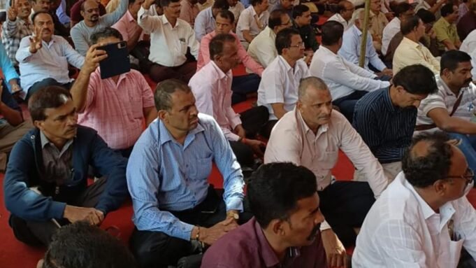 官立及資助PU學院講 官立及資助PU學院講師舉行抗議
| mtgamer.com