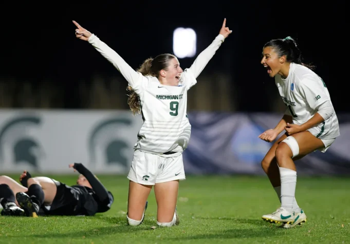 密歇根州女子足球隊在 密歇根州女子足球隊在 NCAA 錦標賽首輪戰勝密爾沃基隊的比賽中表現“令人印象深刻”
| mtgamer.com