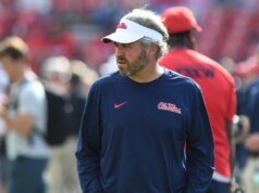 密西西比大學將提拔皮特·戈爾丁:隨著萊恩·基芬前往路易斯安那州立大學,Rebels DC將成為永久教練
| mtgamer.com 密西西比大學將提拔皮特·戈爾丁:隨著萊恩·基芬前往路易斯安那州立大學,Rebels DC將成為永久教練
| mtgamer.com